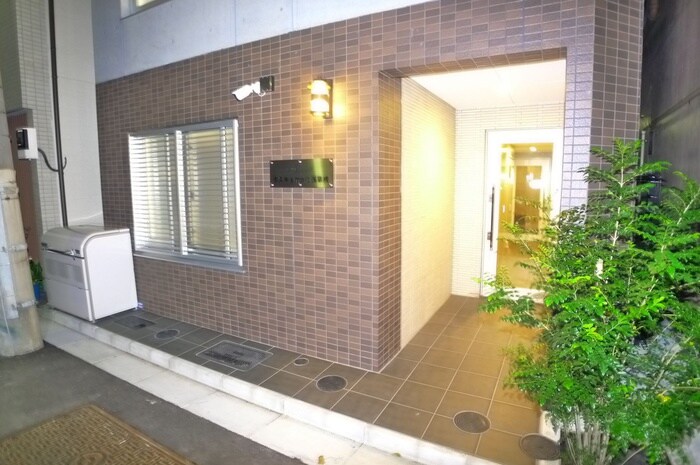 物件外観写真4　(エントランス部分)