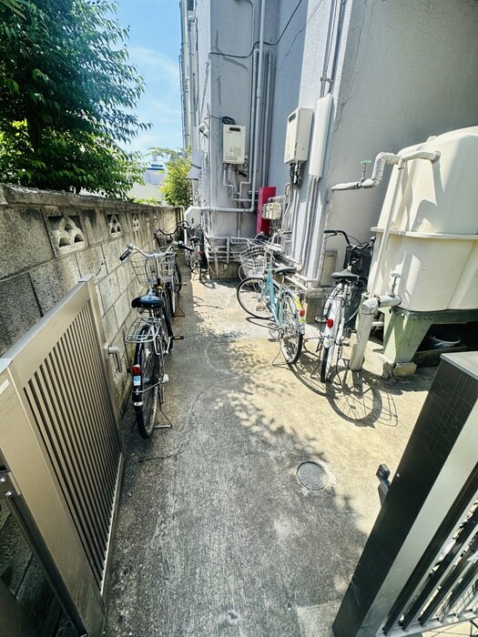 物件外観写真4　(駐輪場)
