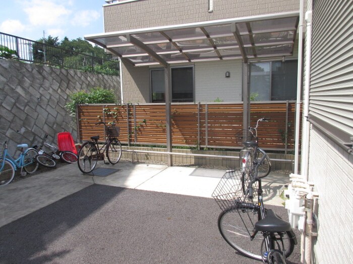物件外観写真6　(駐輪場)