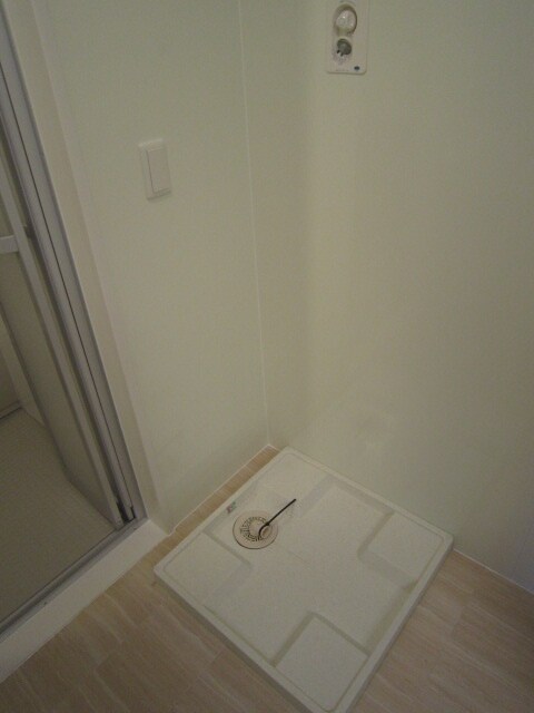 物件内観写真15　(洗濯機置場)