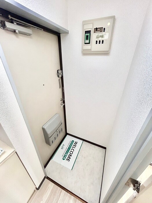 物件内観写真16　(玄関)