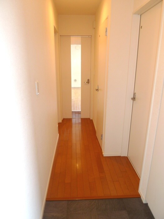 物件内観写真14　(廊下)
