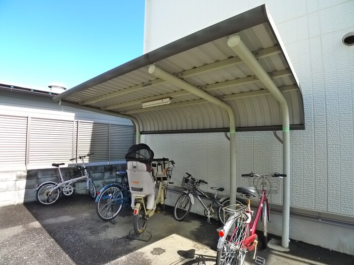 物件外観写真4　(駐輪場)