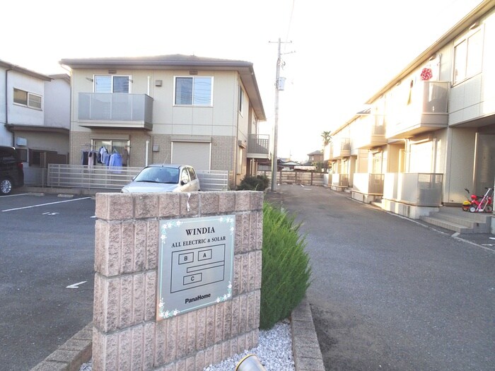 物件外観写真5　(エントランス部分)