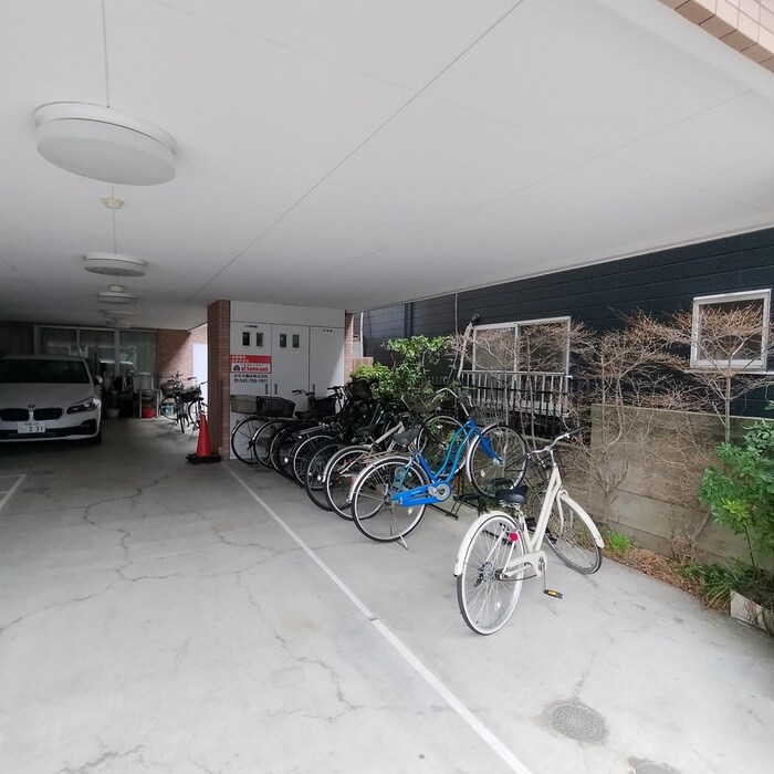 物件外観写真4　(駐輪場)