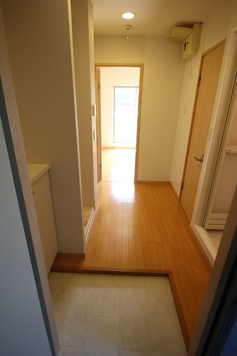 物件内観写真12　(玄関)