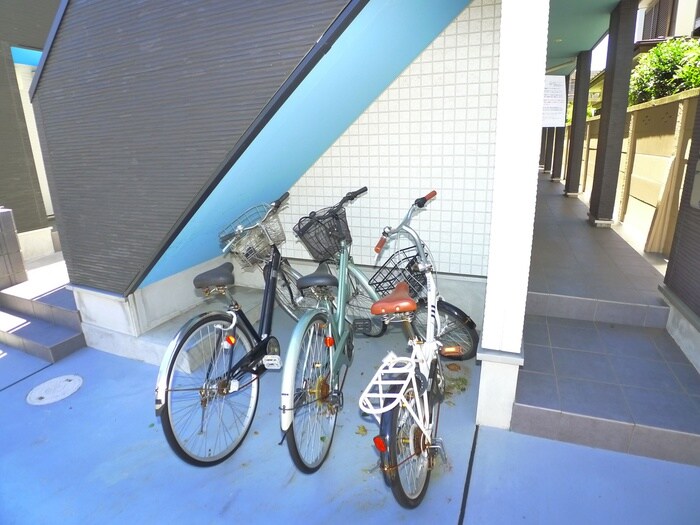 物件外観写真4　(駐輪場)