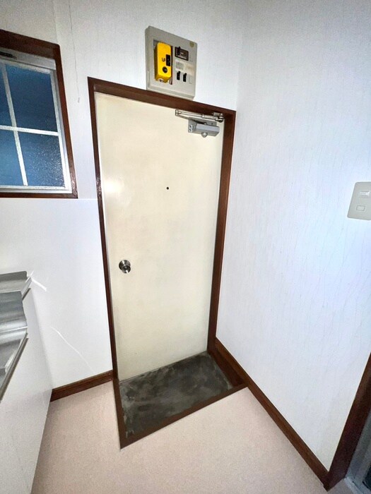 物件内観写真16　(玄関)