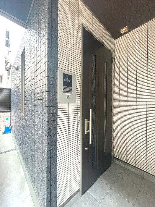 物件外観写真3　(エントランス部分)