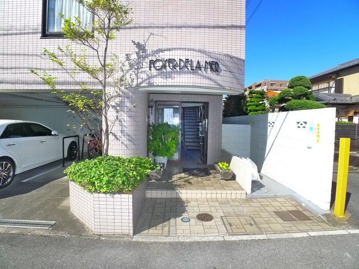 物件外観写真3　(エントランス部分)