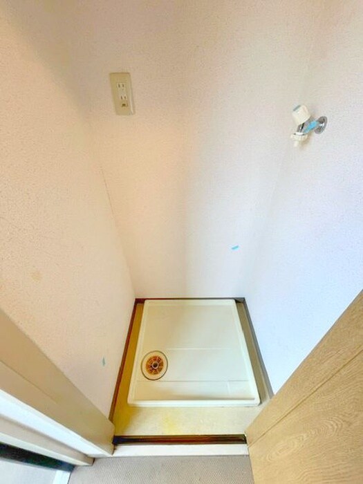 物件内観写真10　(洗濯機置場)