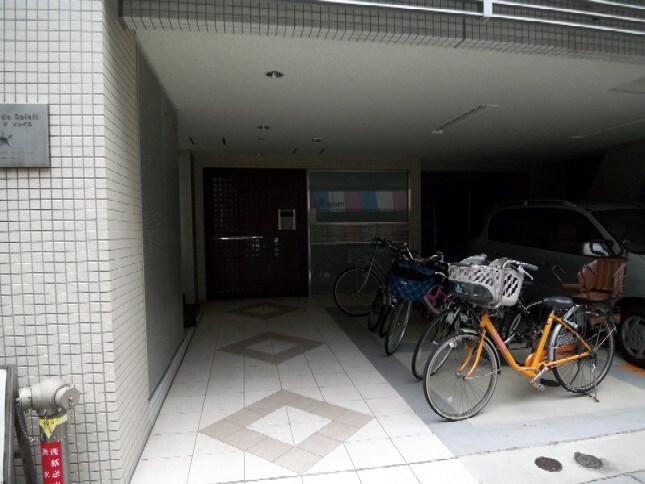 物件外観写真2　(エントランス部分)