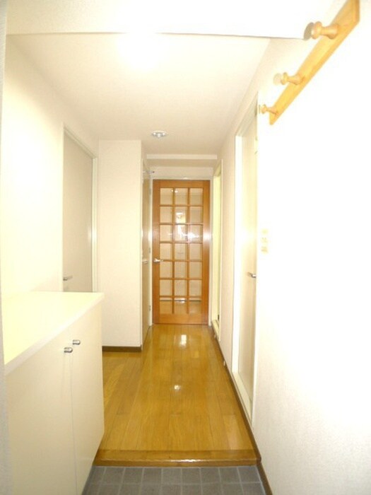 物件内観写真5　(玄関)