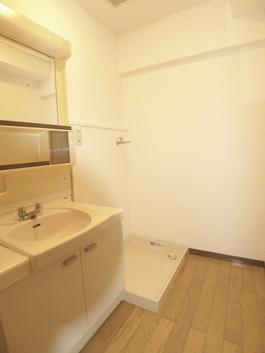 物件内観写真15　(洗濯機置場)