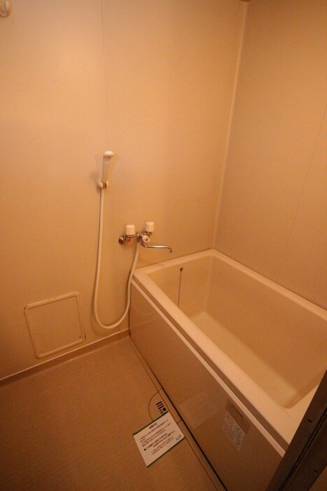 スクウェアーコートのバス