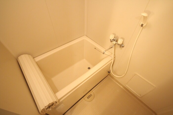 スクウェアーコートのバス