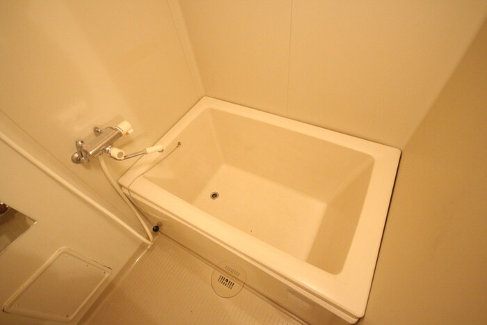 スクウェアーコートのバス