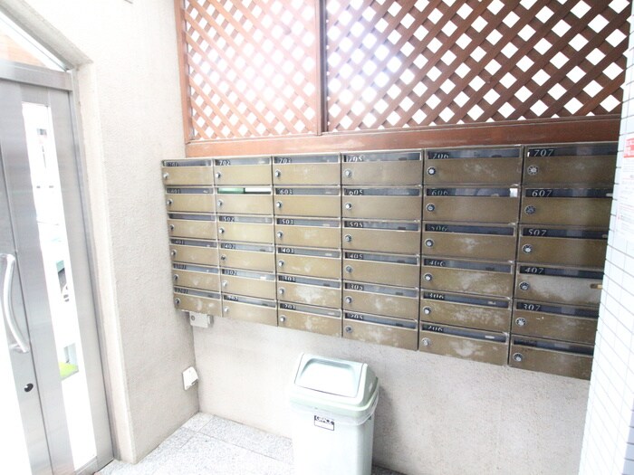 物件外観写真4　(エントランス部分)