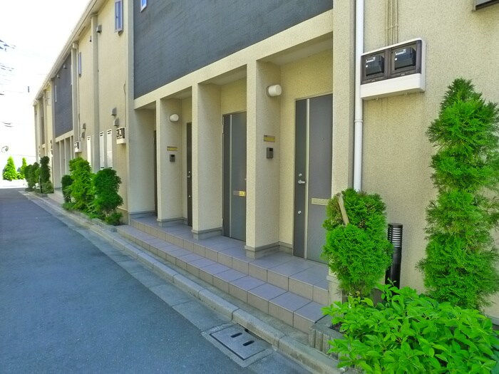 物件外観写真4　(エントランス部分)