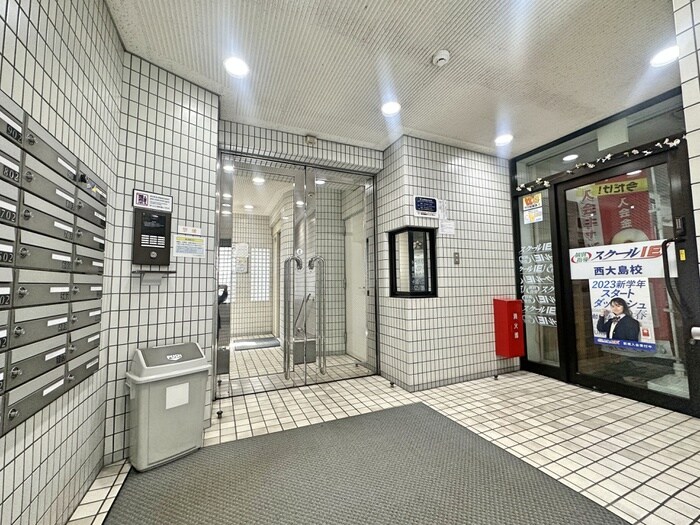 物件外観写真4　(エントランス部分)