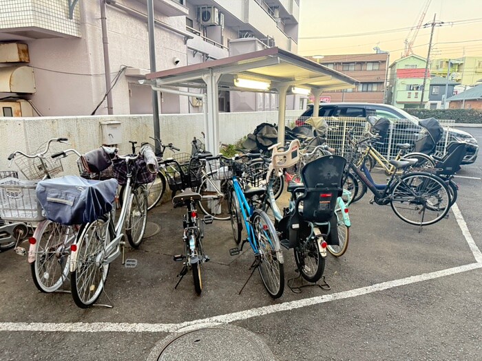 物件外観写真6　(駐輪場)