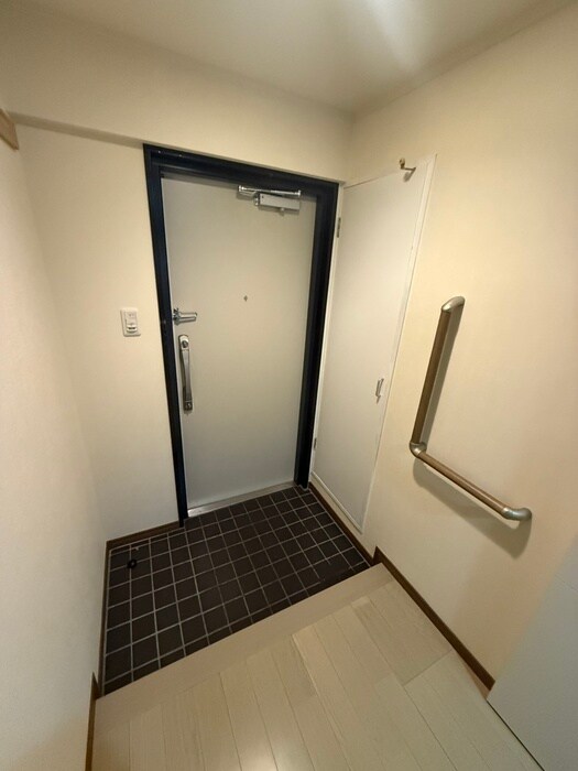 物件内観写真14　(玄関)