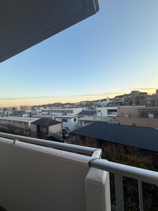 物件内観写真16　(室内からの展望)