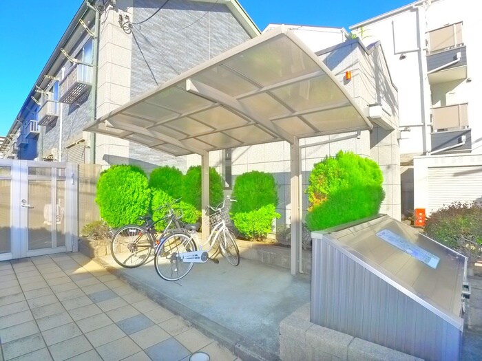 物件外観写真3　(駐輪場)