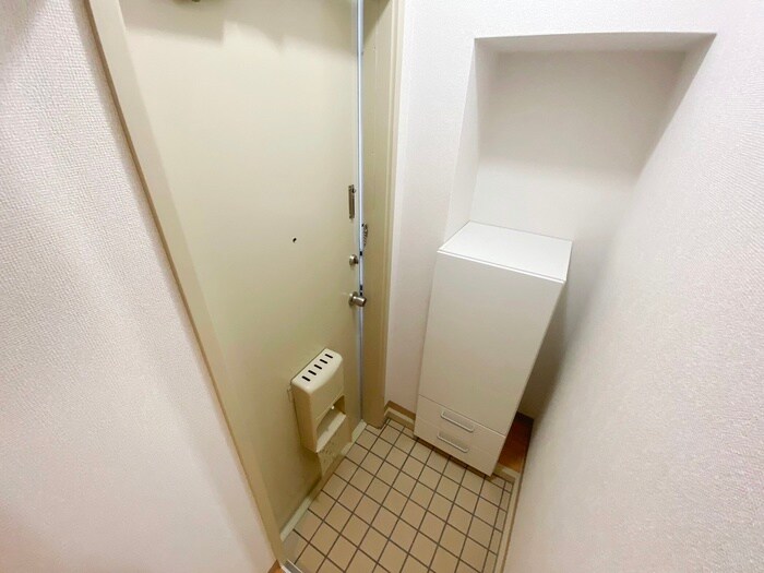 物件内観写真16　(玄関)