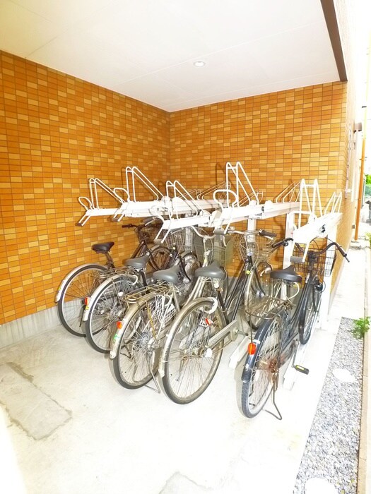 物件外観写真3　(駐輪場)