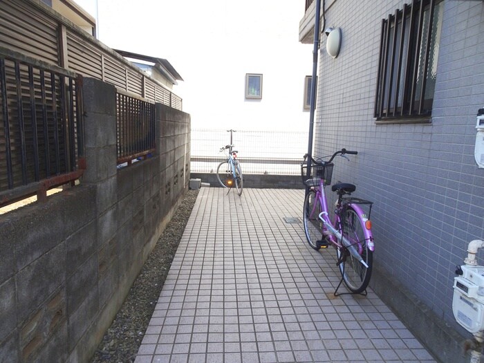 物件外観写真4　(エントランス部分)