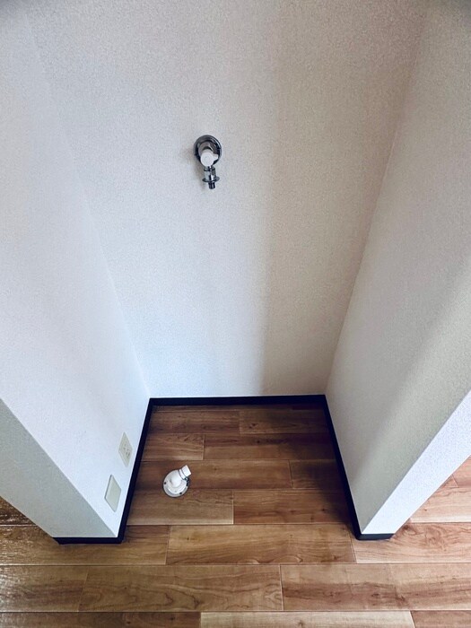 物件内観写真12　(洗濯機置場)