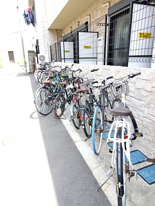 物件外観写真4　(駐輪場)