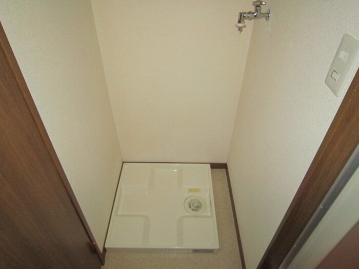 物件内観写真8　(洗濯機置場)