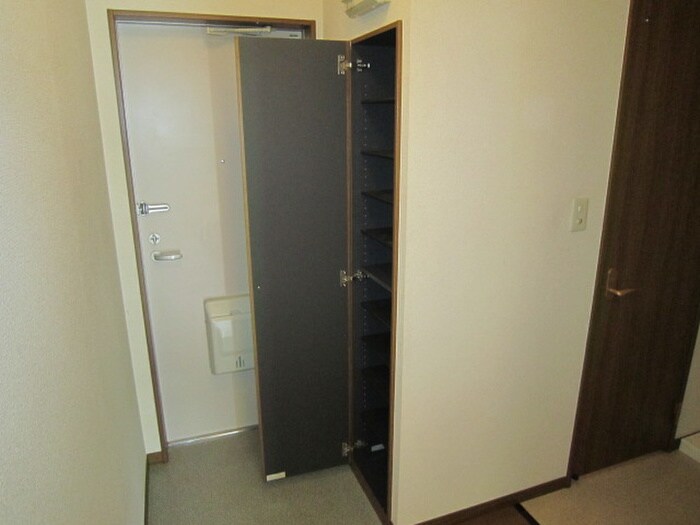 物件内観写真13　(玄関)