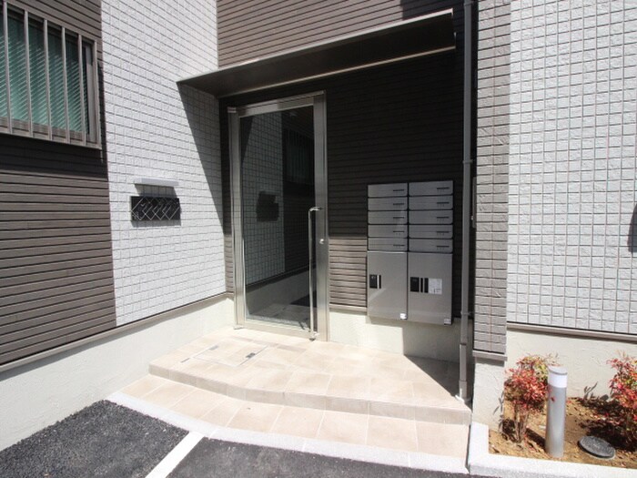 物件外観写真3　(エントランス部分)