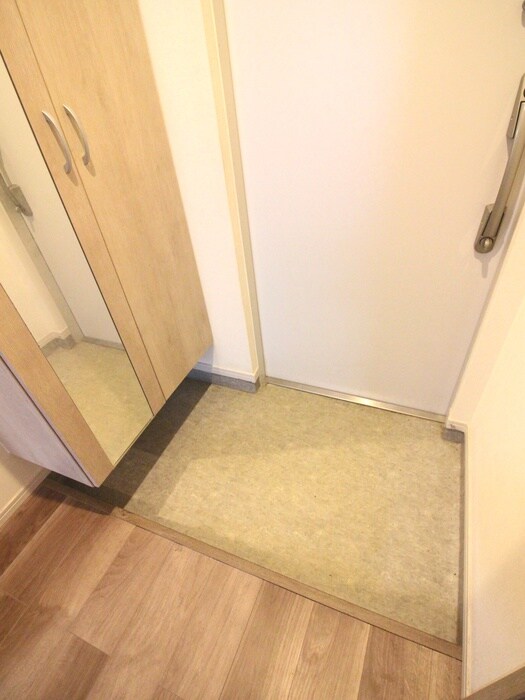 物件内観写真13　(玄関)