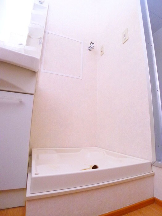 物件内観写真13　(洗濯機置場)