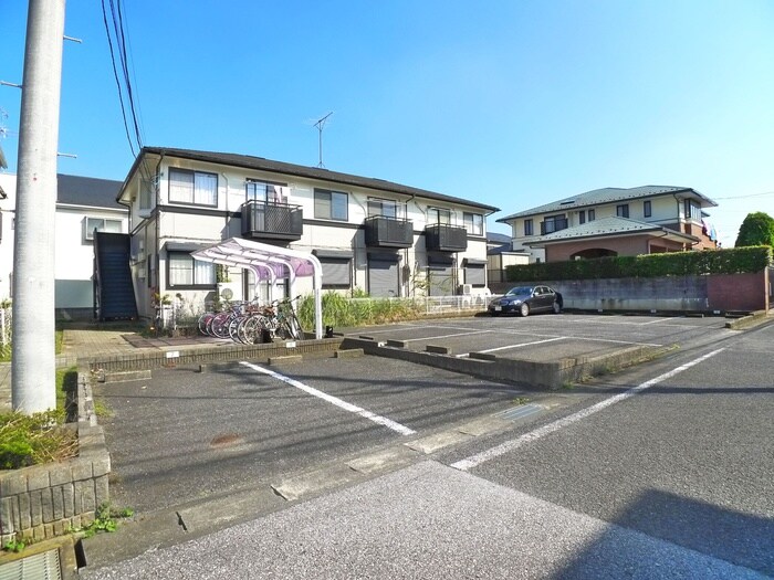 物件外観写真3　(駐車場)