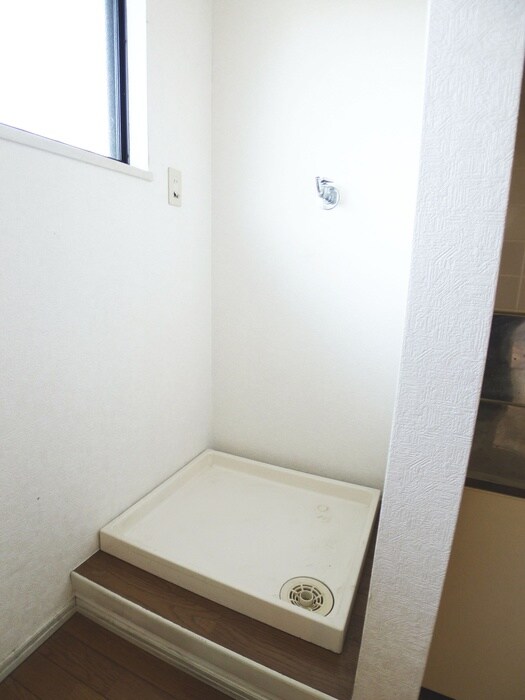 物件内観写真16　(洗濯機置場)