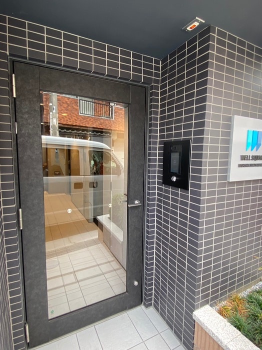 物件外観写真4　(エントランス部分)