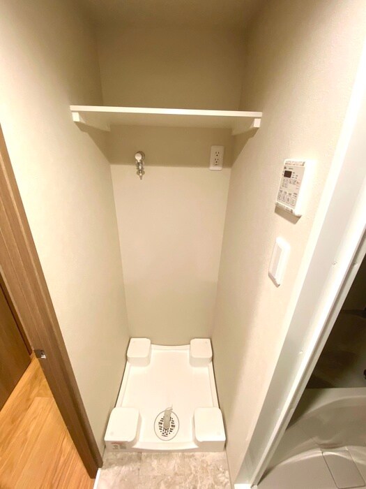 物件内観写真14　(洗濯機置場)