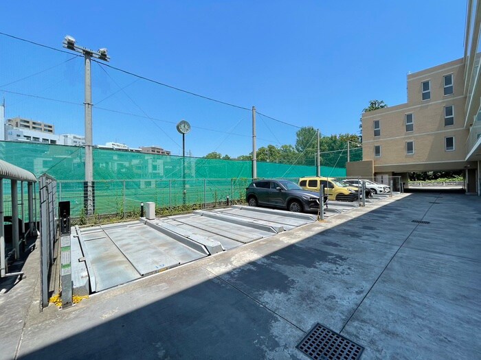 物件外観写真4　(駐車場)