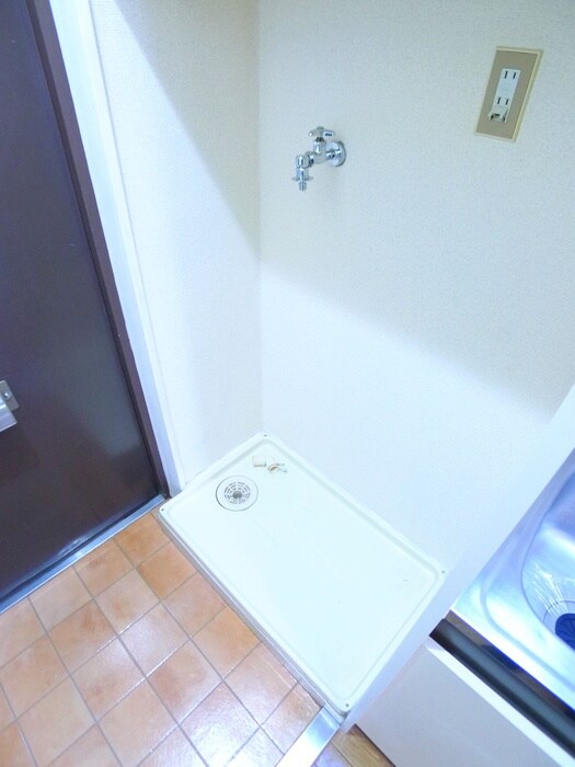 物件内観写真11　(洗濯機置場)