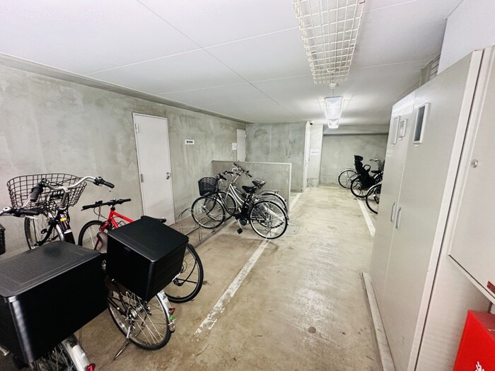 物件外観写真4　(駐輪場)