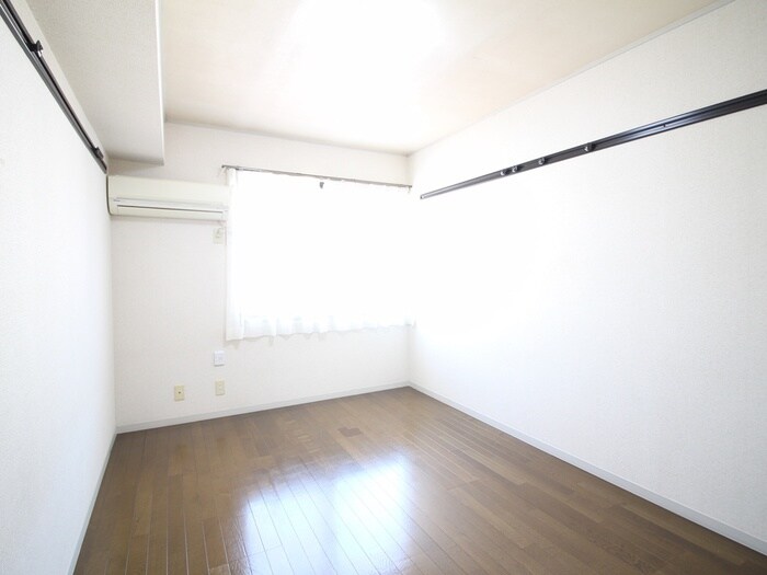 物件内観写真4　(居室)