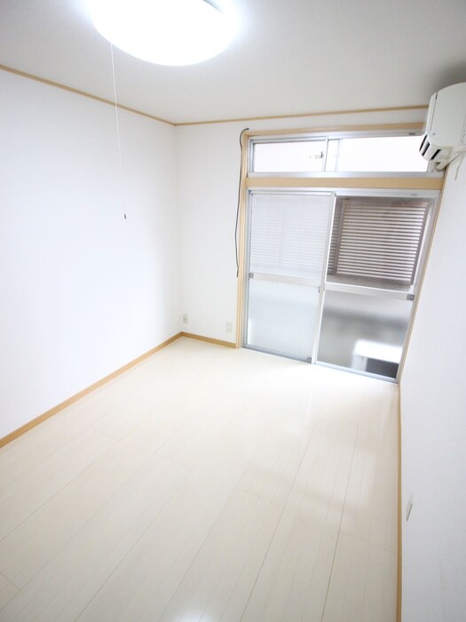 物件内観写真4　(居室)