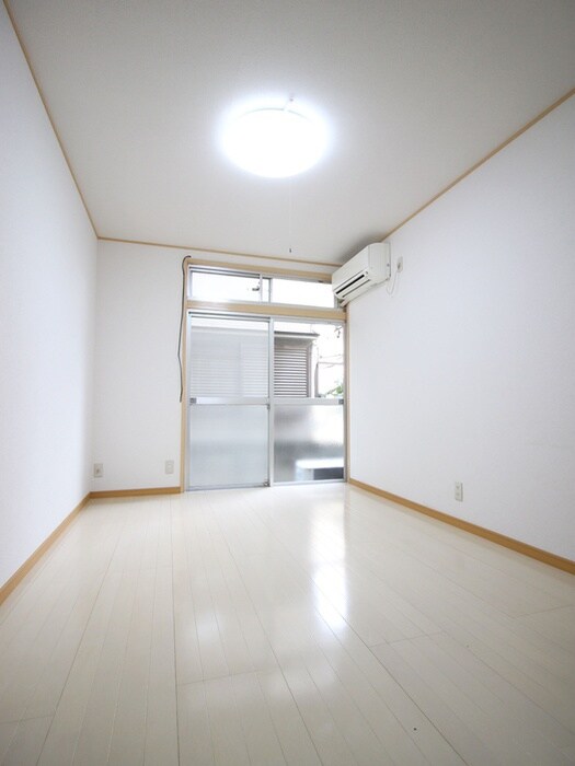 物件内観写真4　(居室)