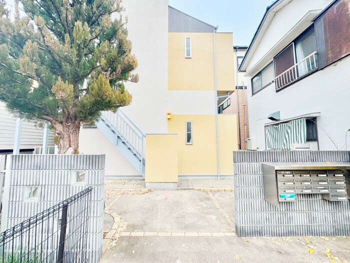 物件外観写真4　(エントランス部分)