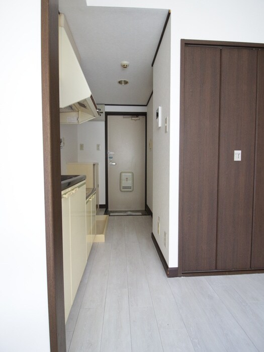 物件内観写真18　(廊下)